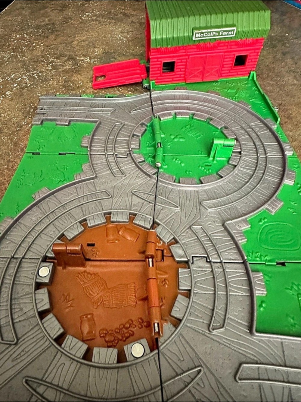 McColl's Farm Playset Track Set Green & Red 2009
